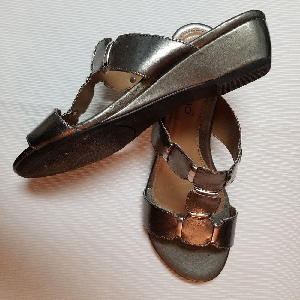 Sandals - Picture 2 of 3